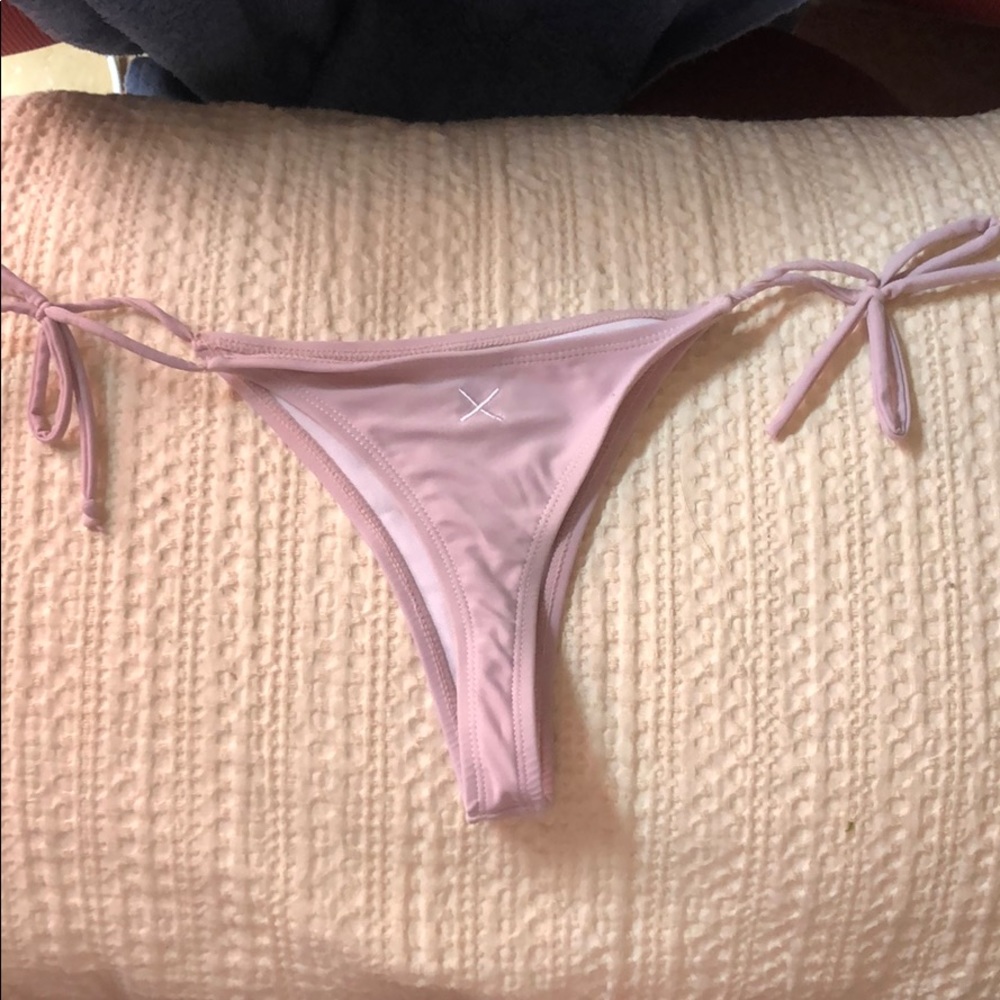 Boutine LA blush bottom